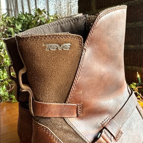 Teva Delavina waterproof tan leather upper casual/moto/outdoors low boot. Size 9 - Picture 7 of 11